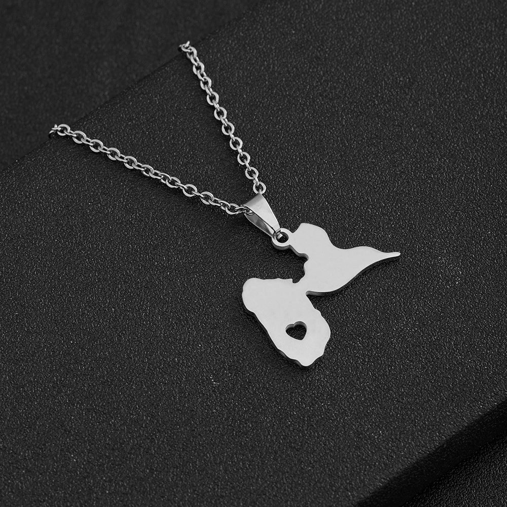 Collana con pendente a cuore geometrico etnico in acciaio inossidabile con ciondolo in acciaio al titanio e finitura galvanizzata, unisex