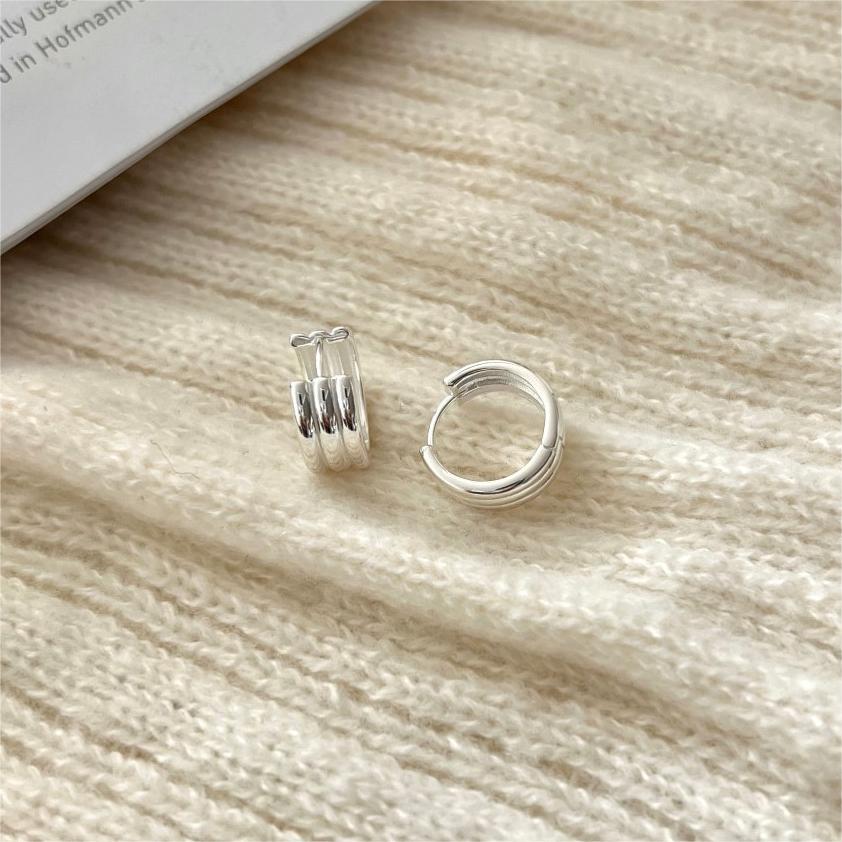 Aretes de barra geométrica de estilo coreano minimalista en plata de ley 925 con acabado chapado