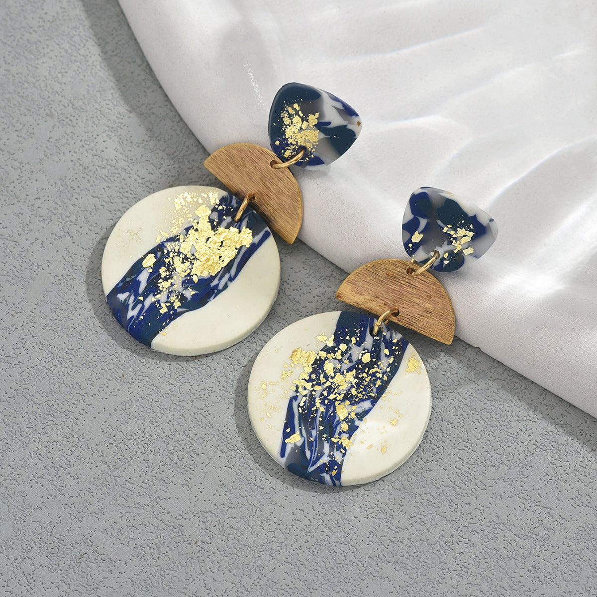 Aretes geométricos de mujer en cobre con acabado chapado para un estilo de oficina a la moda