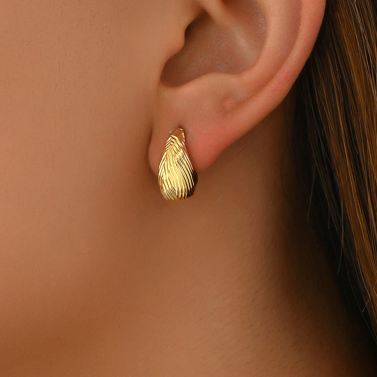 Aretes Minimalistas Geométricos con Forma de Gota para Mujer en Cobre con Acabado Galvanizado, Pendientes Elegantes y Frescos