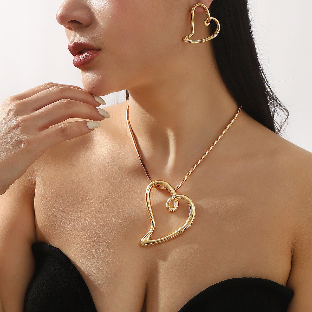 Minimalist Hollow Heart Pendant Necklace in Alloy with Electroplated Finish for Women
