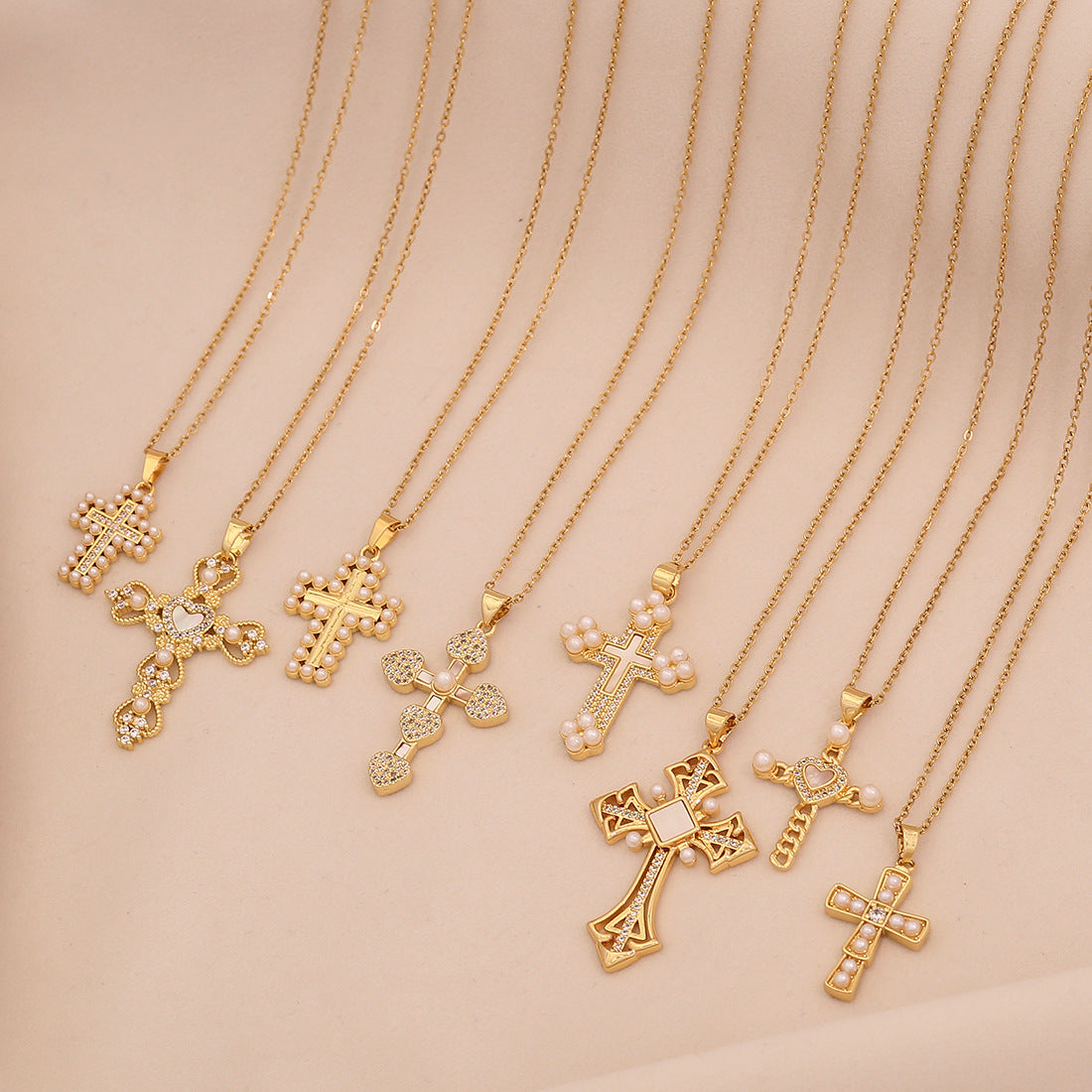 Collana personalizzata con croce in acciaio inossidabile, ciondolo in rame e perla finta