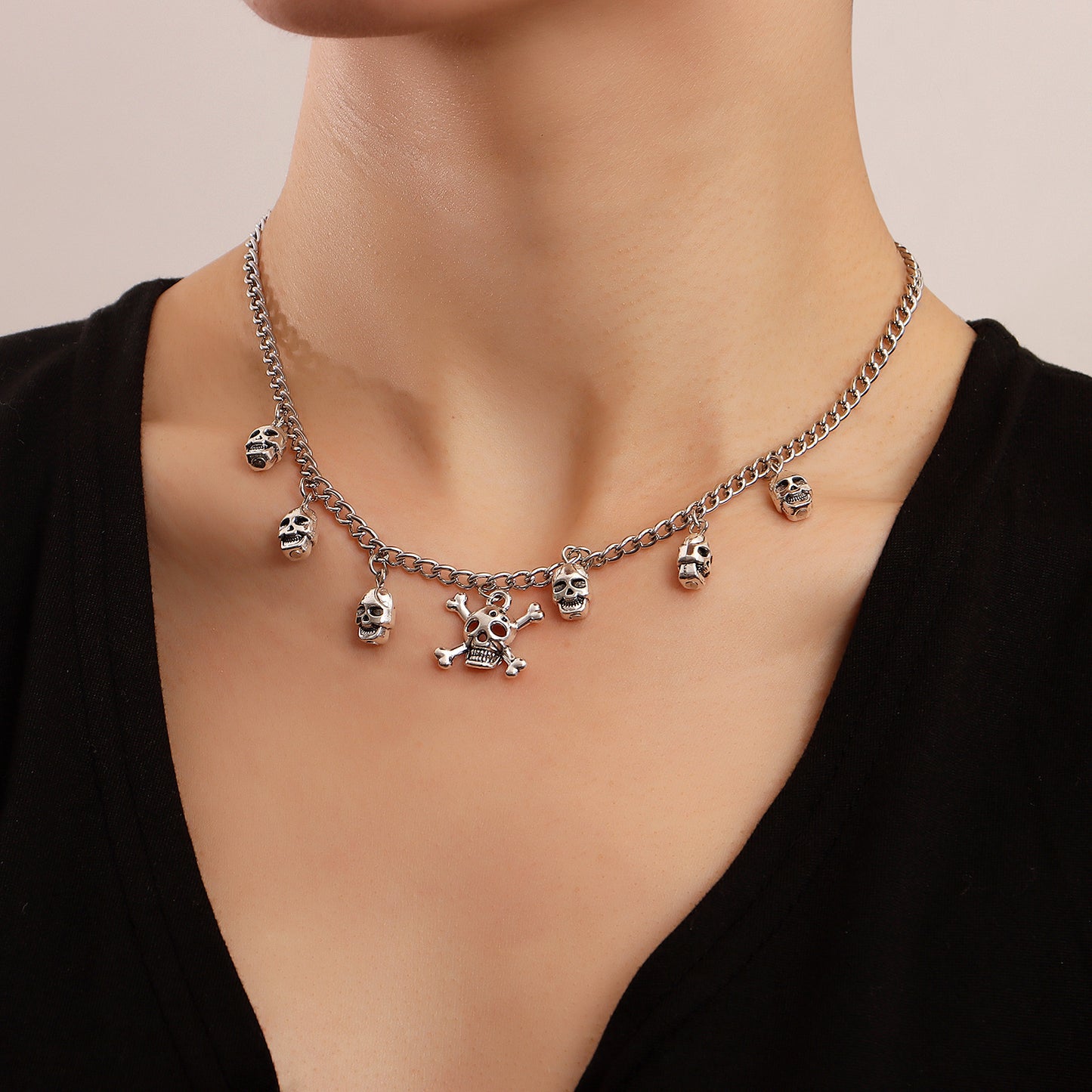 Punk Hip-Hop Skull Pendant Necklace in Alloy with Plated Finish for Women and Men