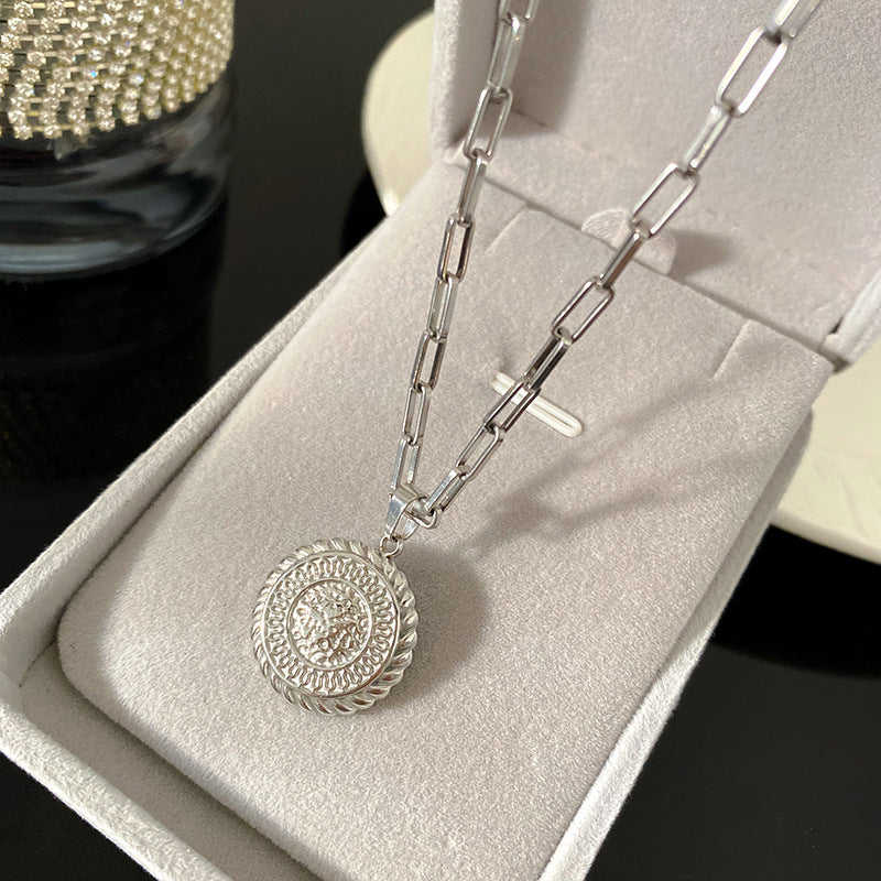 Sweet Streetwear Round Heart Floral Pattern Titanium Steel PVD Pendant Necklace with Curb Chain