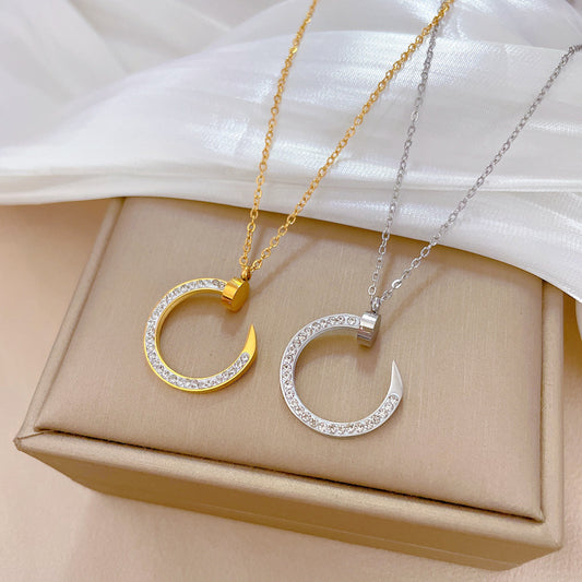 Collar de cadena minimalista de circonitas geométricas de acero titanio chapado en oro