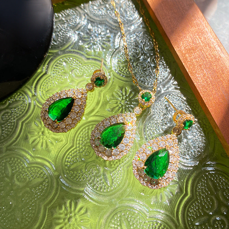 Minimalist Gold Plated Titanium Steel Teardrop Necklace with Emerald and Cubic Zirconia