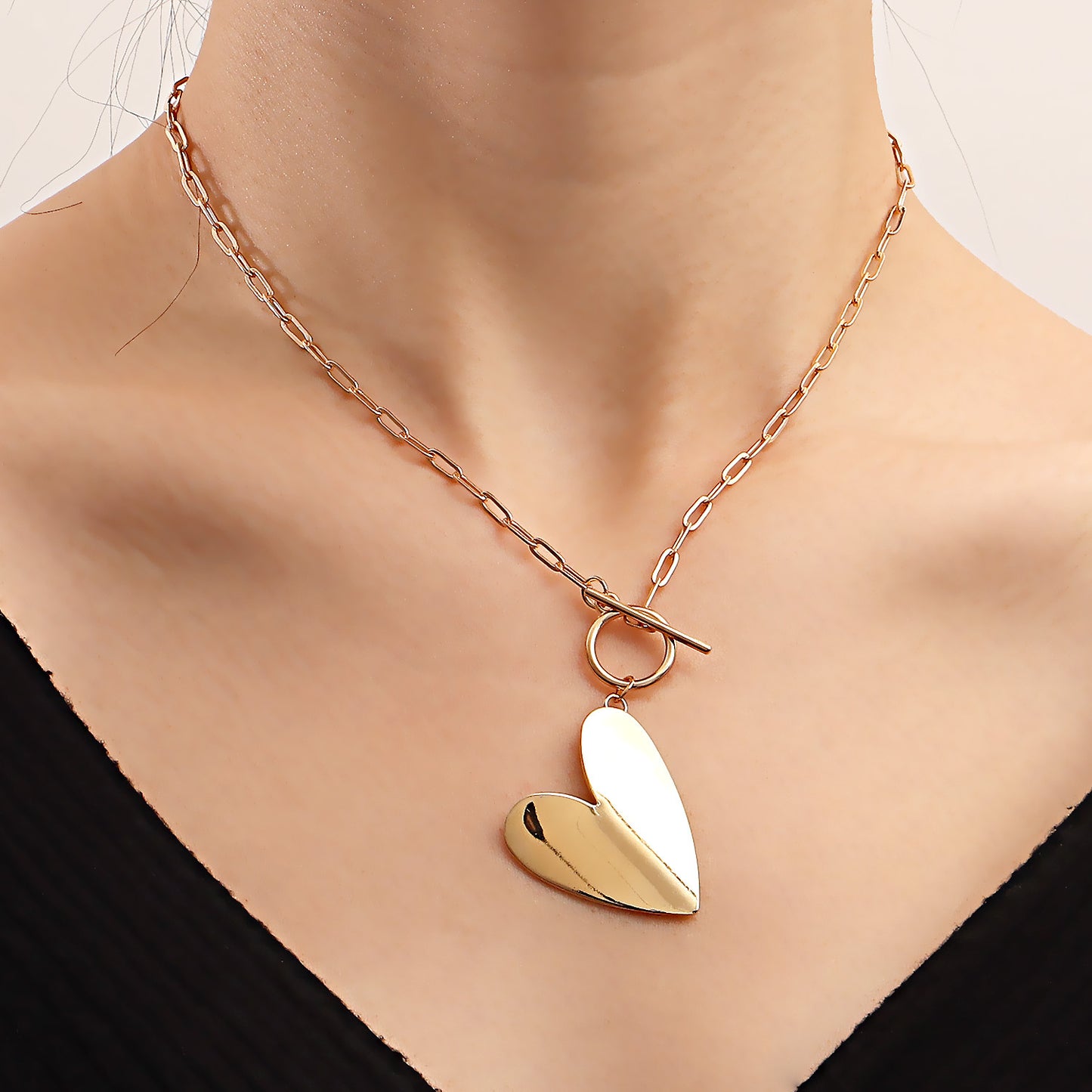 Punk Minimalist Geometric Pendant Necklace with Exaggerated Heart Charm for Women Alloy Plated Clavicle Chain