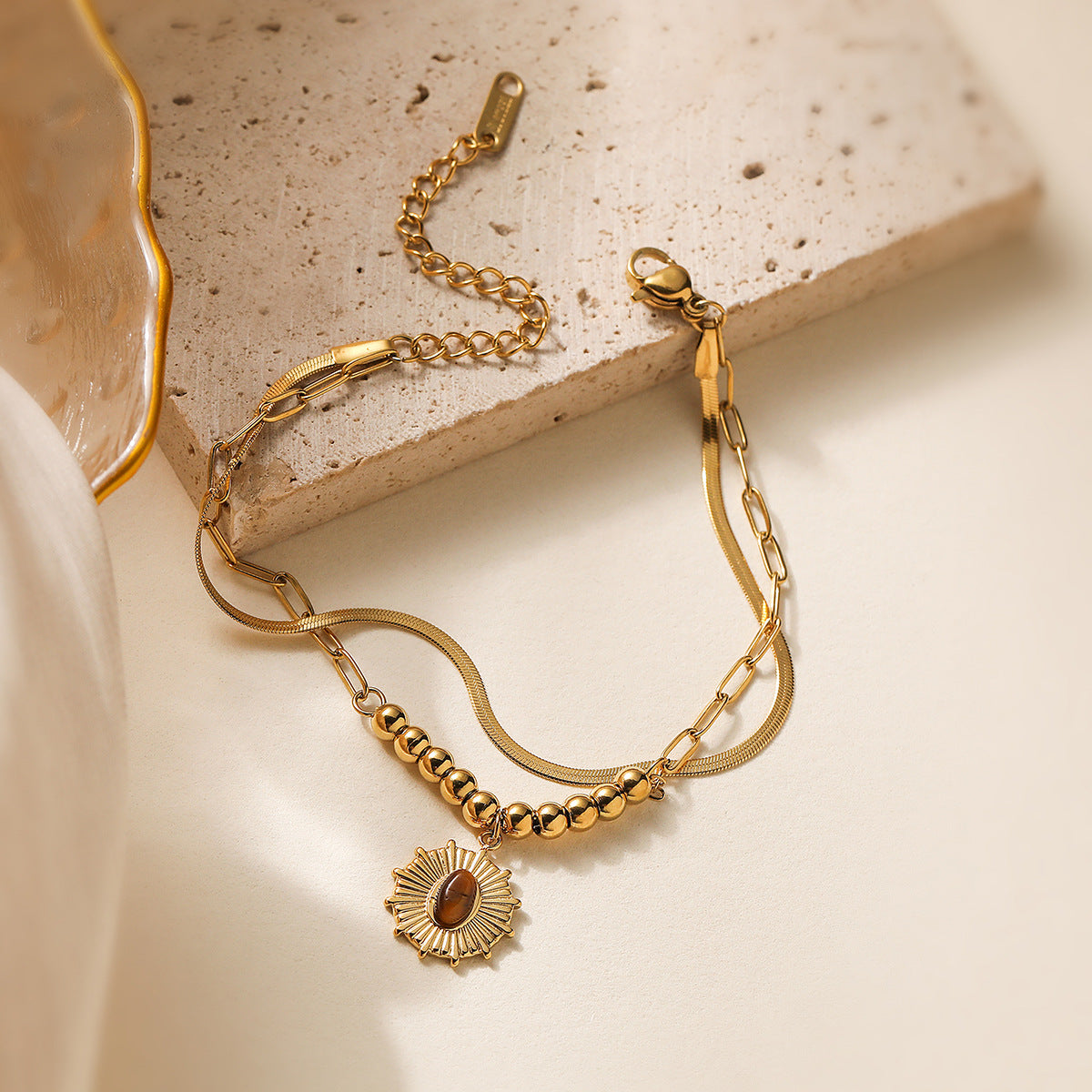 Bracciale da donna in acciaio inossidabile geometrico stile vintage con finitura placcata, design a doppio strato impilabile