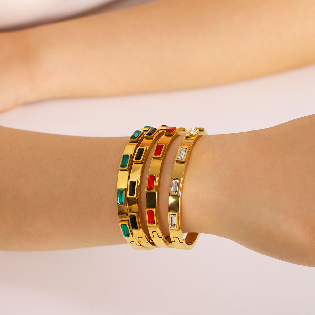 Bracciale Vintage in Acciaio Inox con Strass Geometrici Quadrati e Placcatura Sottovuoto in Oro 18K