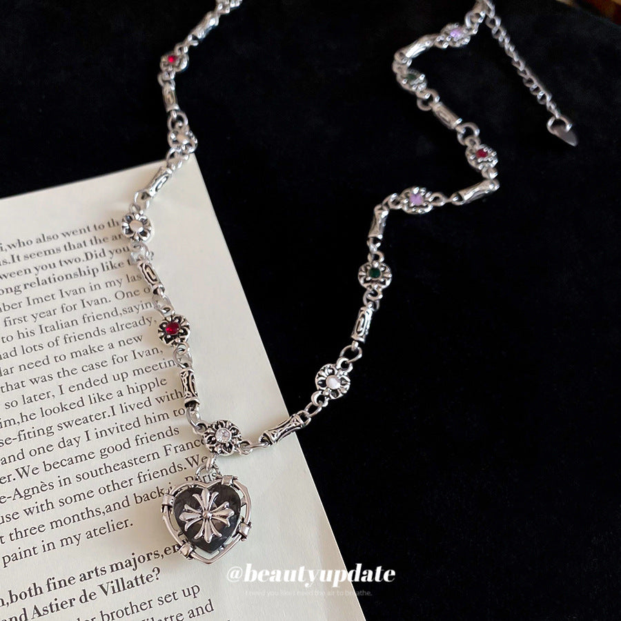 Collana Minimalista Cool Chic con Ciondolo a Croce a Forma di Cuore con Strass per Donna, Delicata Catena alla Clavicola, Gioielli di Lusso a Strati