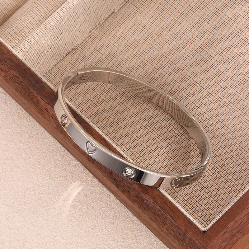 Elegant 18K Gold Plated Geometric Round Titanium Steel Bracelet