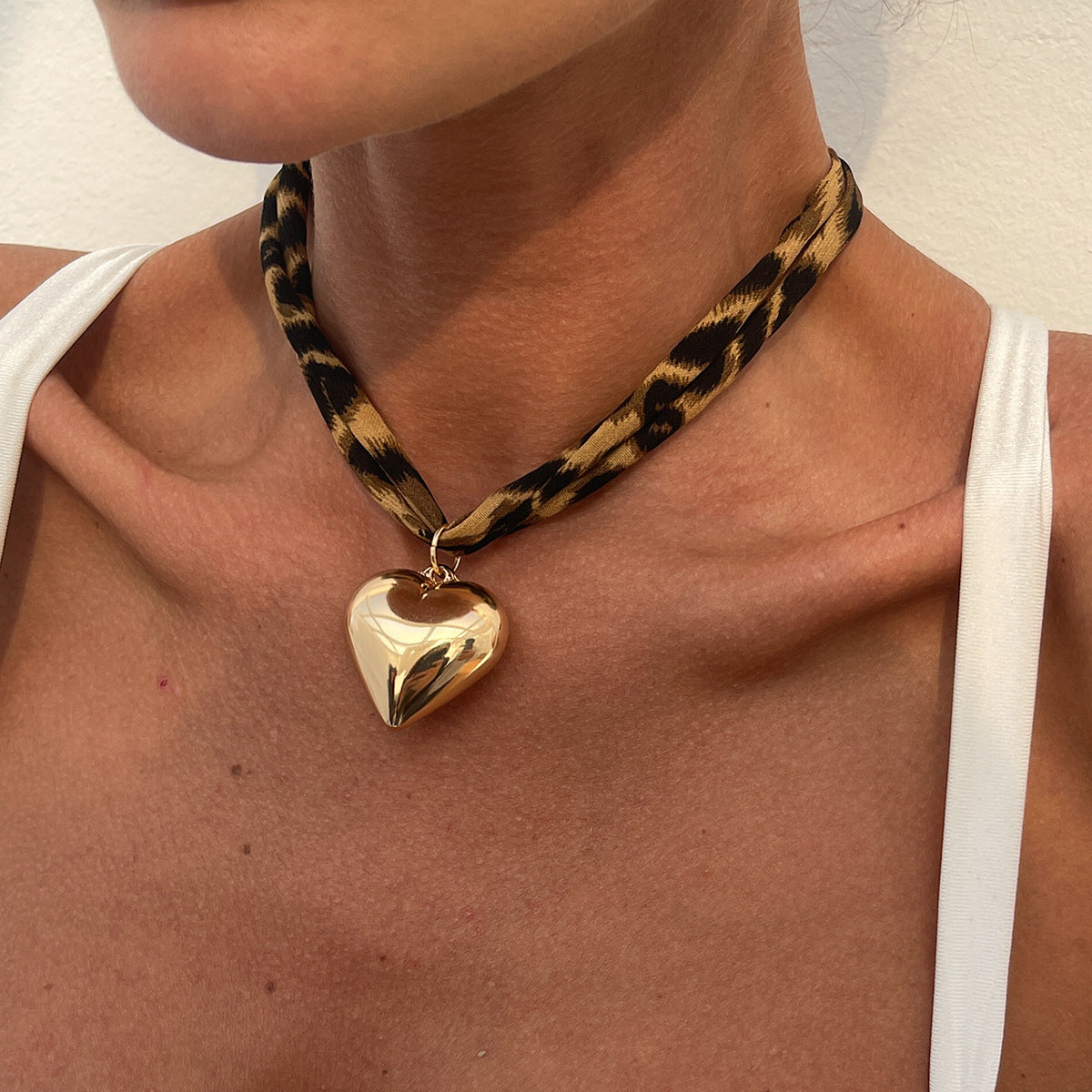 Tropical Starfish Pendant Necklace for Women with Alloy Heart and Floral Design, Electroplated Short Clavicle Chain
