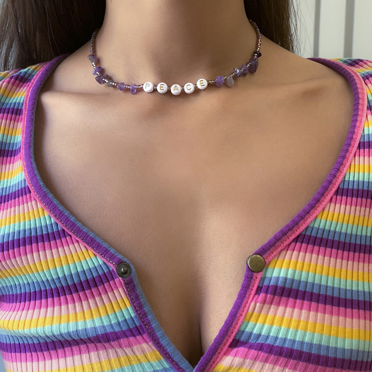 Cavigliera Elastica da Donna Etnica con Perline Geometriche, Perline in Resina e Ciondoli a Lettera
