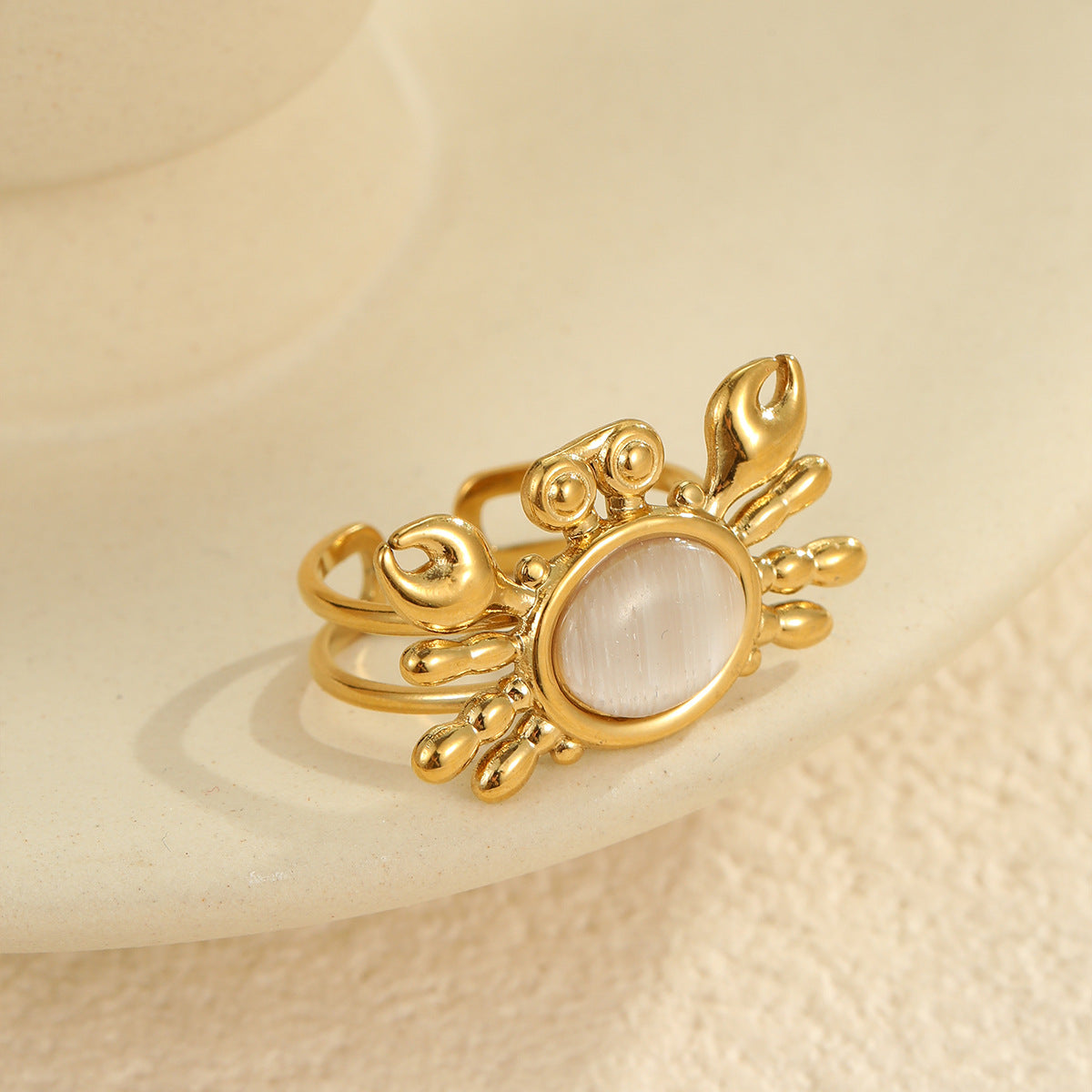 Anello da donna in acciaio al titanio a forma di granchio, minimalista, con finitura galvanizzata, design a fascia aperta regolabile
