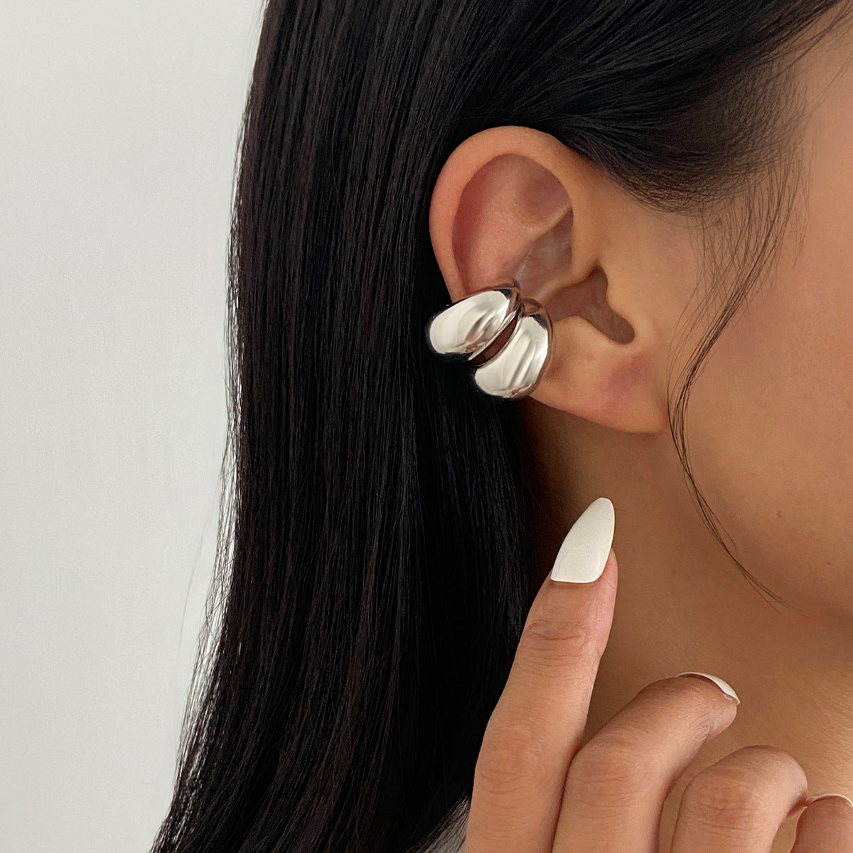 Orecchini a clip lucidi geometrici minimalisti a forma di C da donna con finitura galvanica