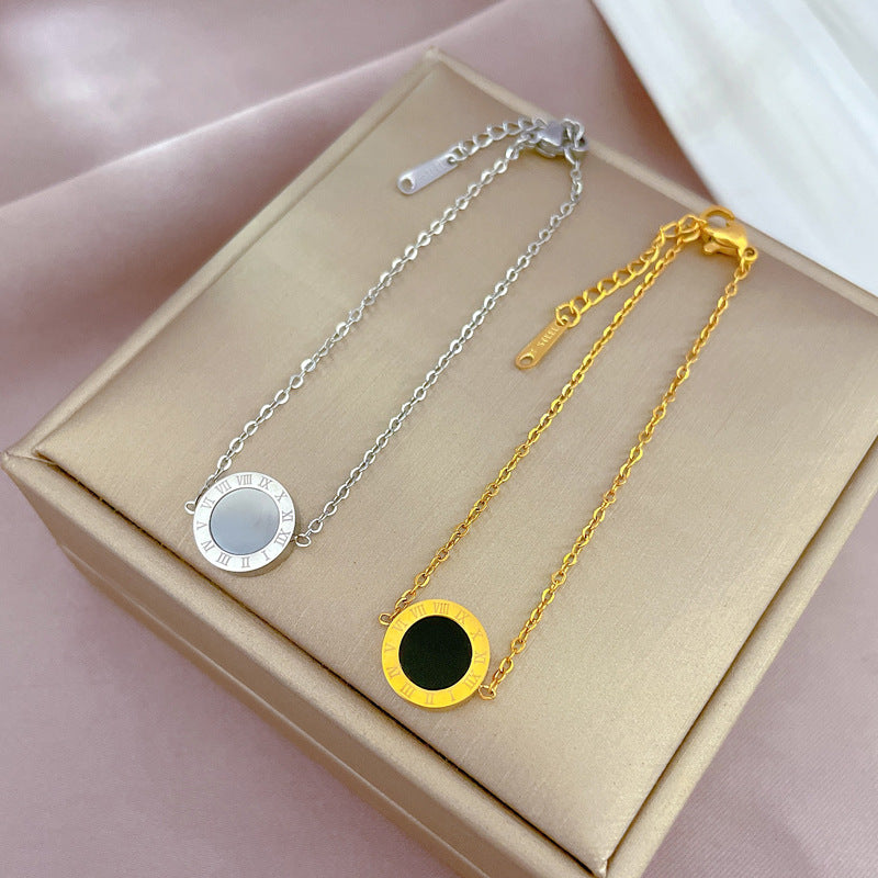 Bracciale vintage in acciaio al titanio con numeri romani e madreperla, placcato oro da donna