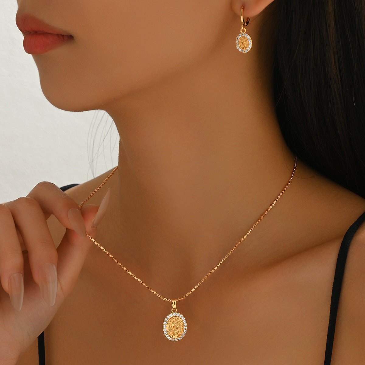 Conjunto de Collar con Colgante Geométrico Ovalado y Lineal Estilo Conmutador de Moda con Incrustaciones de Zirconia para Mujer