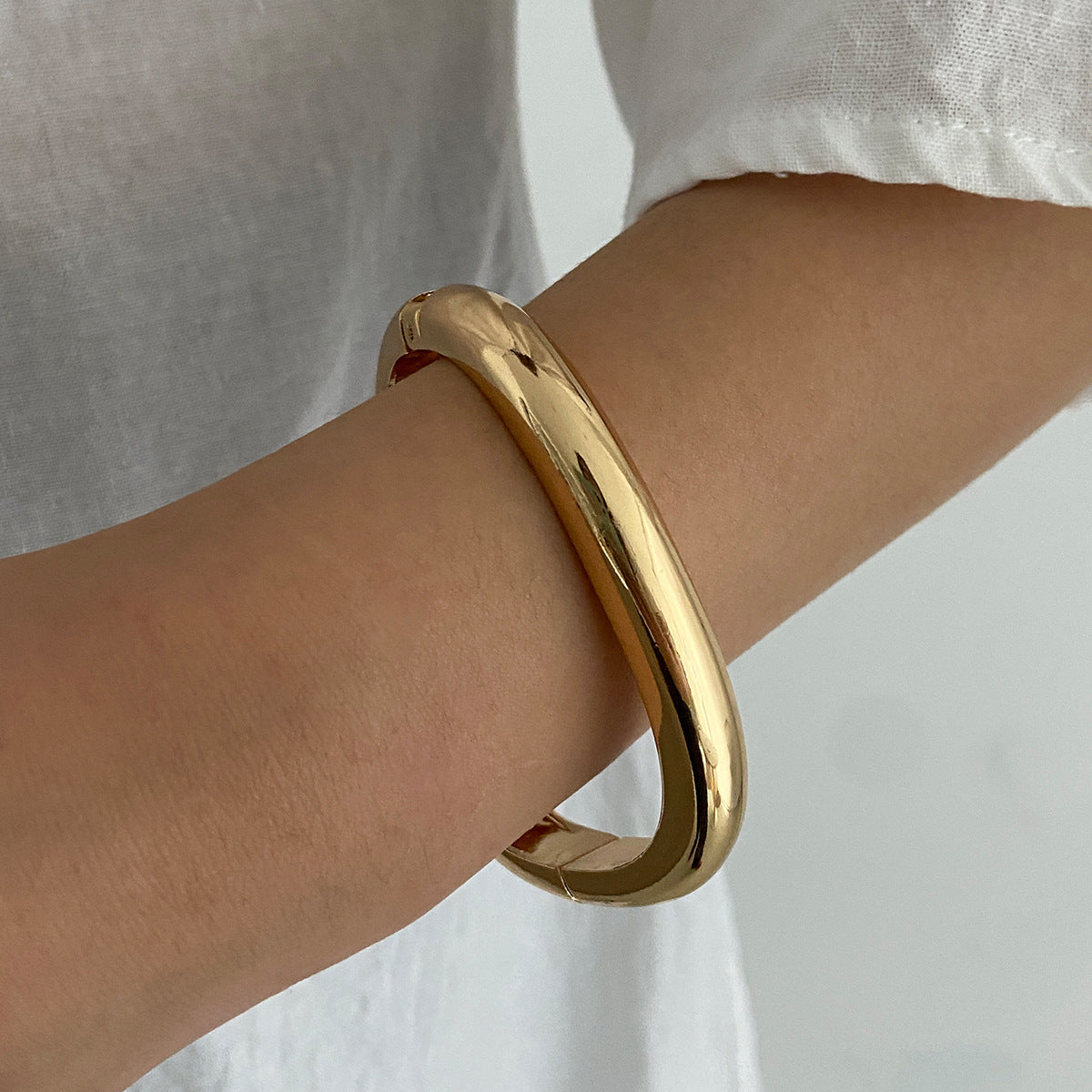 Pulsera geométrica única de acrílico y aleación para mujer con textura marmoleada y acabado chapado