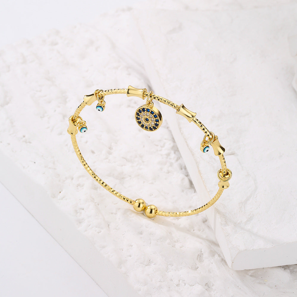 Bracciale Minimalista da Donna con Ciondolo a Mano Occhio di Allah Irregolare in Rame Placcato Oro 18K e Intarsio di Zirconi