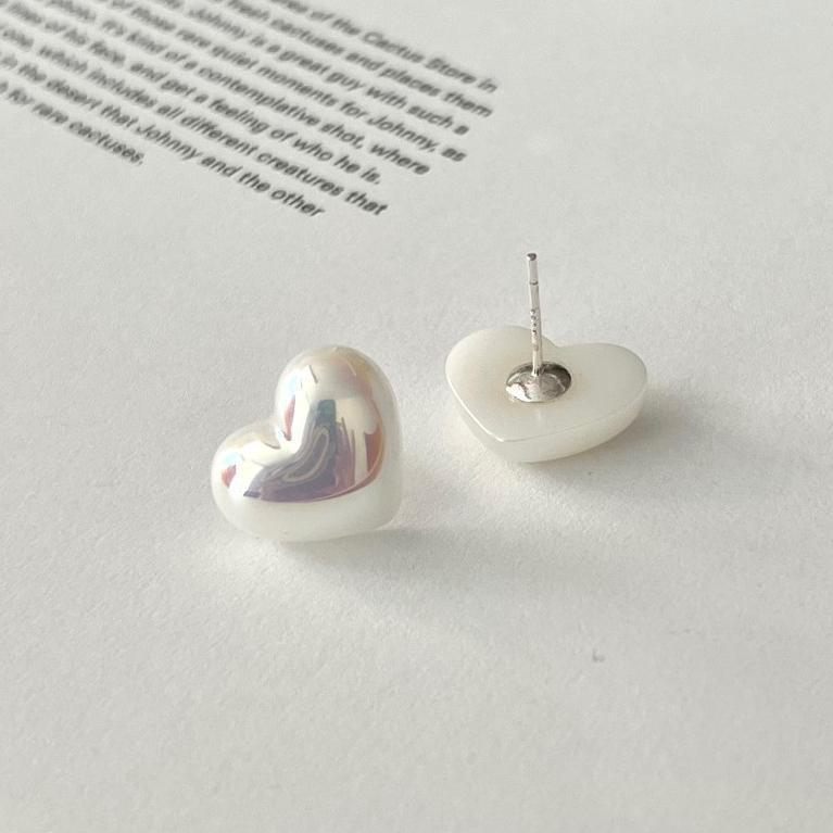 Orecchini a perno minimalisti a forma di cuore in argento sterling 925 con intarsio di perle per donna