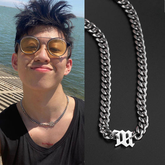 Collana personalizzata unisex in acciaio al titanio con lettere a maglie cubane, catena lucida