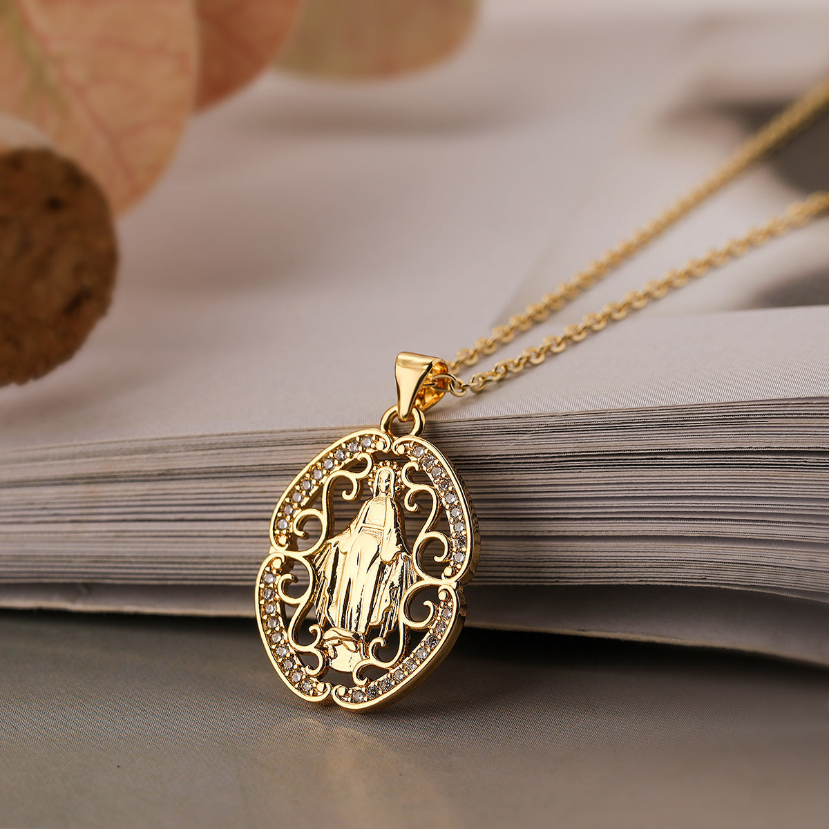 Minimalist Geometric Maria Pendant Necklace for Women in Copper with 18K Gold Plating and Zircon Inlay