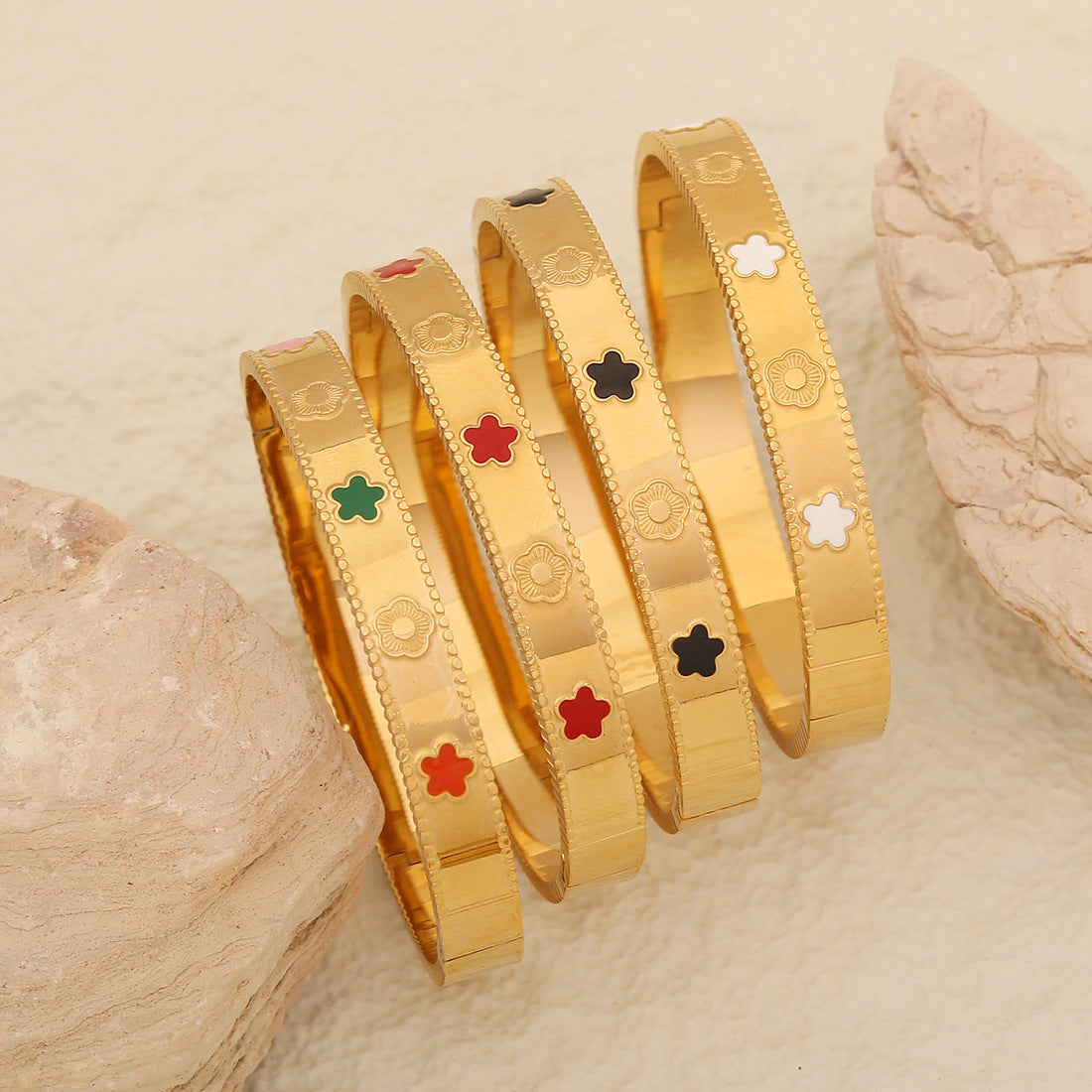 Fashion Stainless Steel Bracelet with Five-Leaf Clover Floral Design Electroplated for Women
