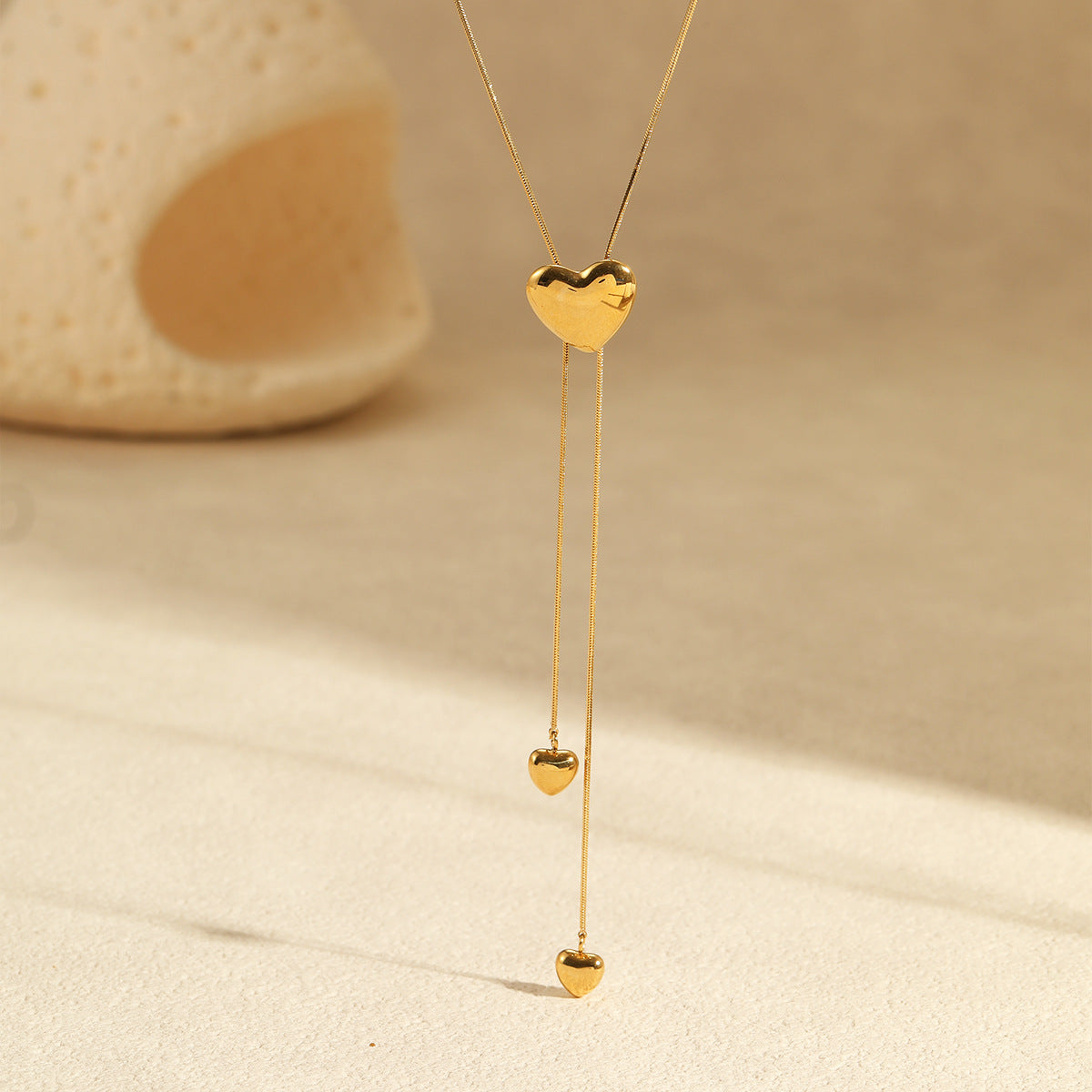 Collana da donna con ciondolo a cuore minimalista in acciaio inossidabile e catena regolabile