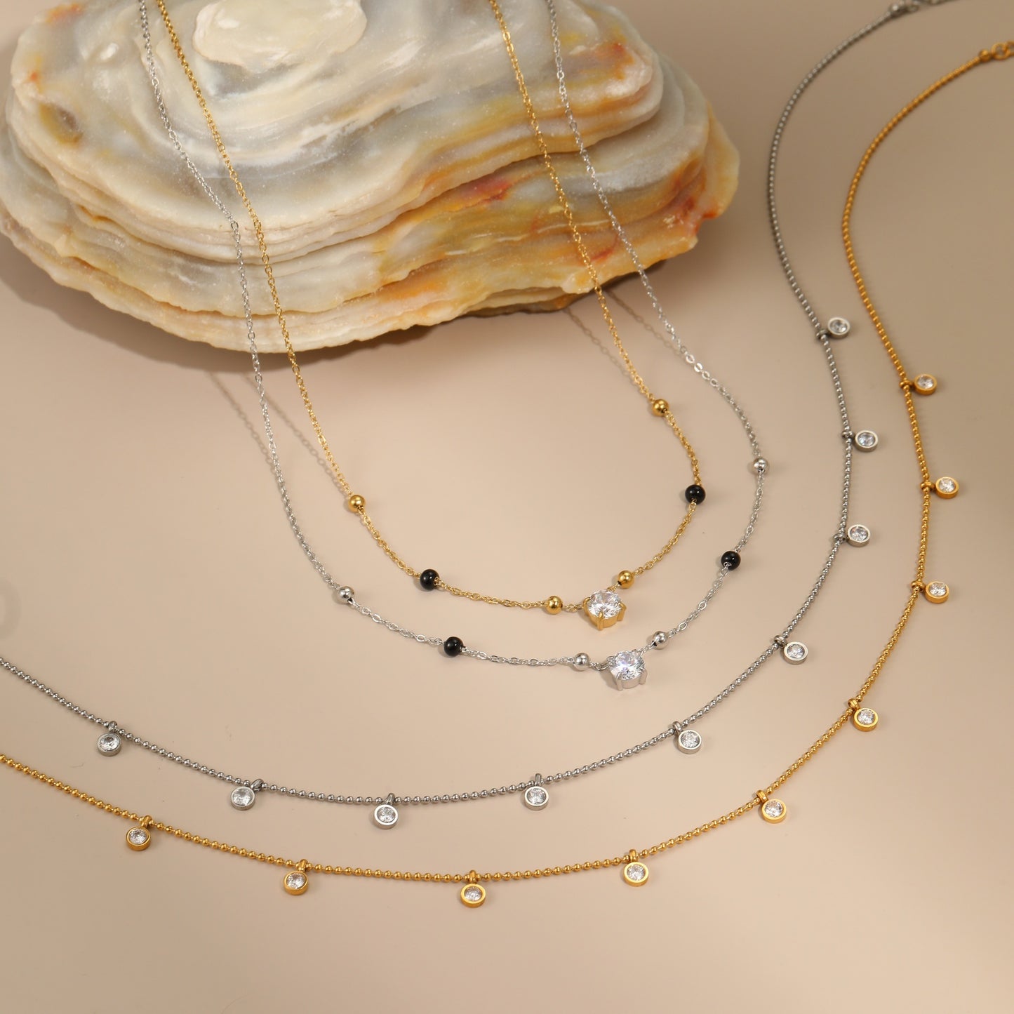 Collana geometrica in acciaio inossidabile con intarsio in zircone placcato per donna, catena alla clavicola alla moda