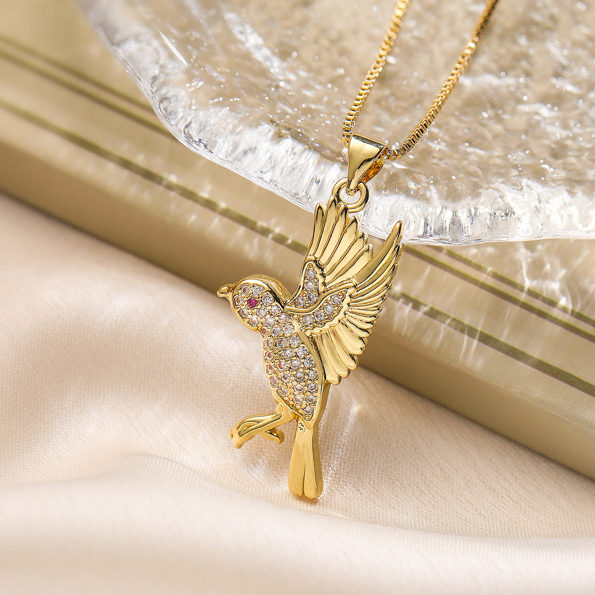 Minimalist Bird-Shaped Pendant Necklace for Women Made of Brass with 18K Gold Plating and Zircon Inlay