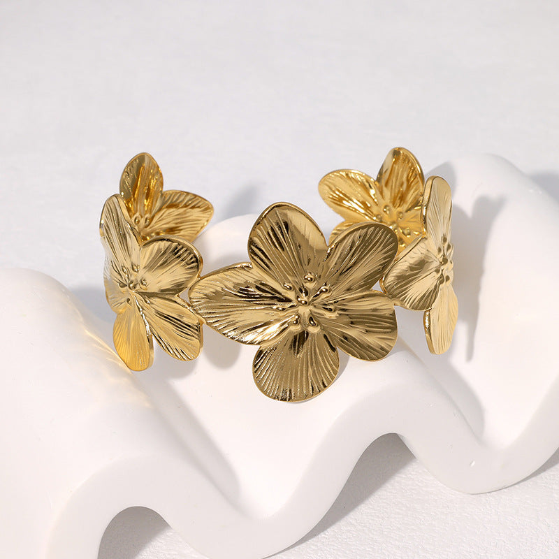 Bracciale a fascia in acciaio inossidabile con motivo floreale e finitura placcata, stile vintage, da donna