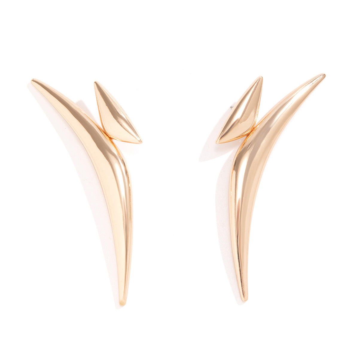 Aretes geométricos triangulares exagerados de tubo doblado para mujer, aretes de tuerca minimalistas de aleación electrochapada.