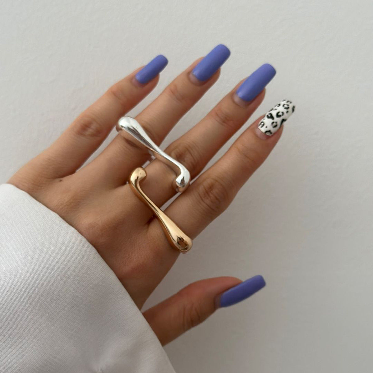 Anello aperto da donna minimalista con goccia d'acqua irregolare in acciaio inossidabile placcato oro 18 carati