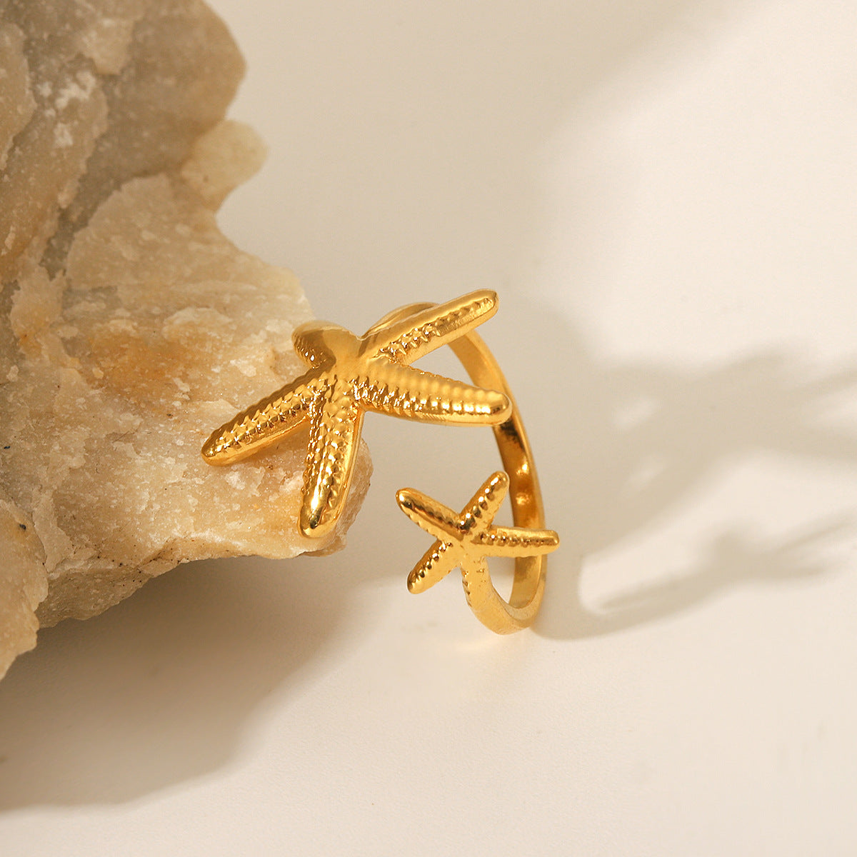 Anello da donna in acciaio al titanio a forma di stella marina in stile Ins, con finitura galvanizzata e design geometrico a tema animale