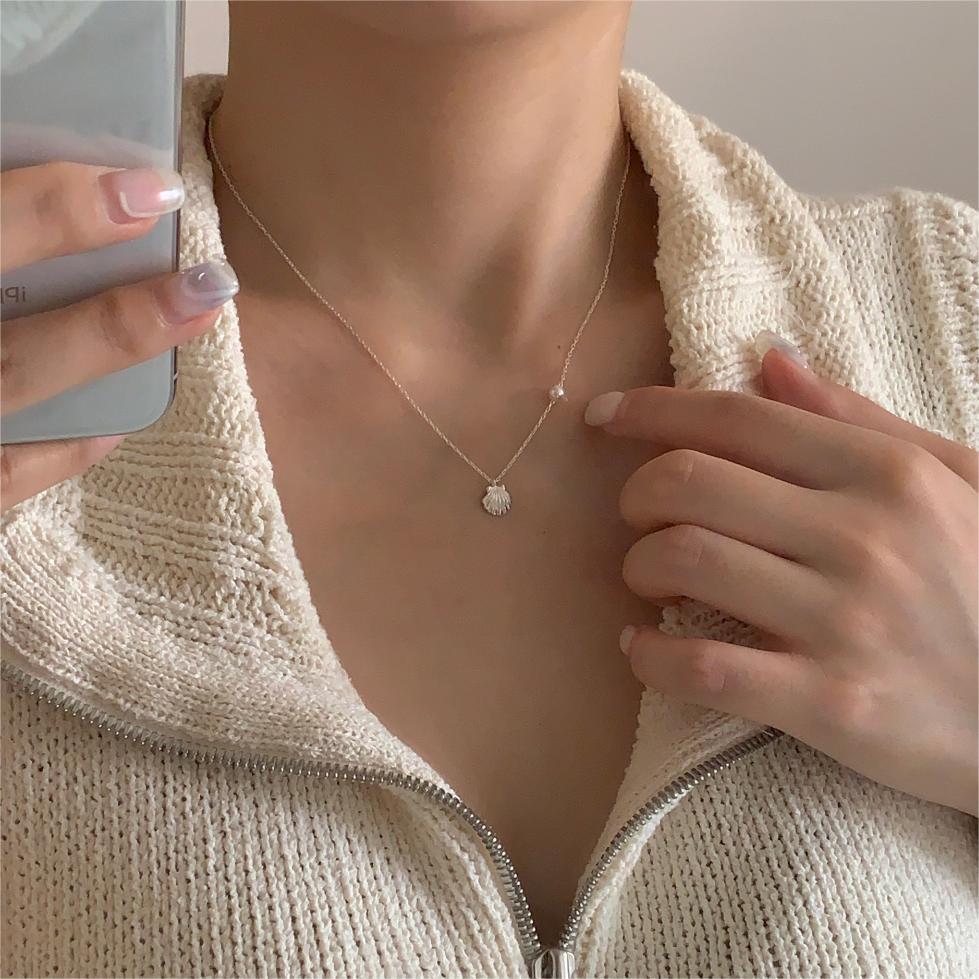 Minimalist Seashell and Pearl Necklace in 925 Sterling Silver with Gold Plating on Snake Chain for Women