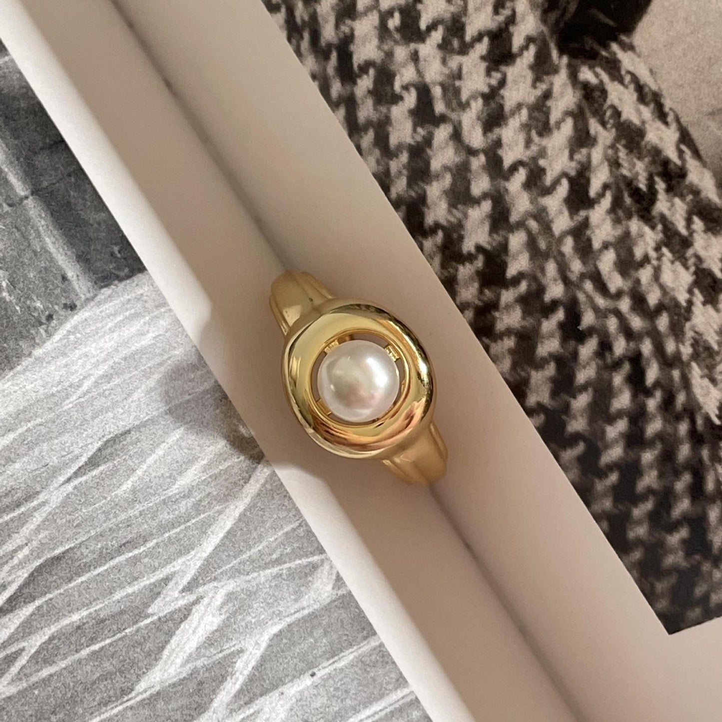 Anello minimalista con perla e nota musicale geometrica in argento sterling 925 da donna