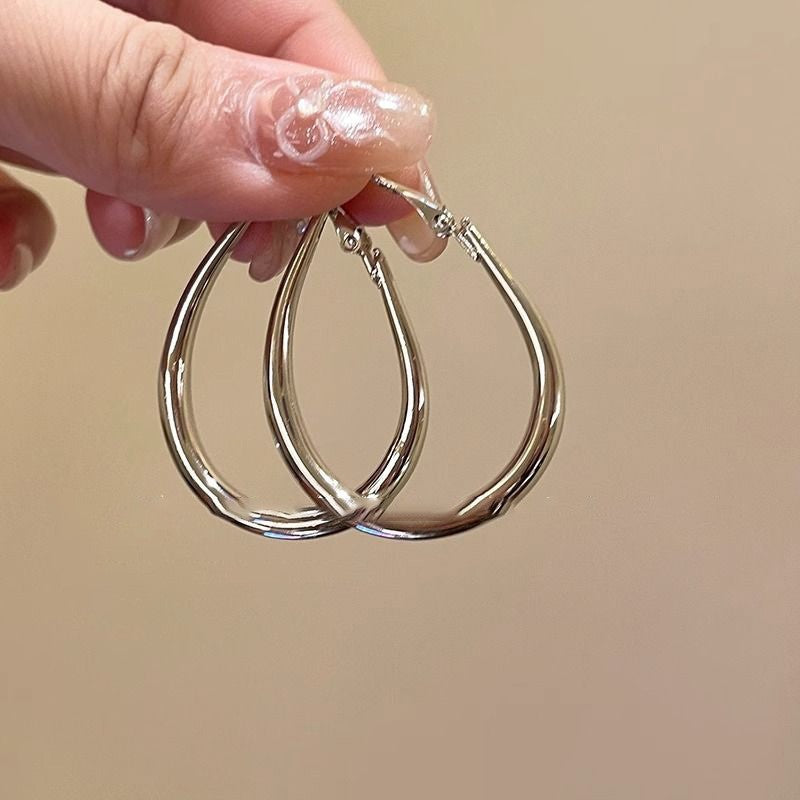 Orecchini a cerchio geometrici rotondi minimalisti da donna con base in rame placcato oro e perni in argento sterling 925, gioielli eleganti di lusso adatti all'ufficio