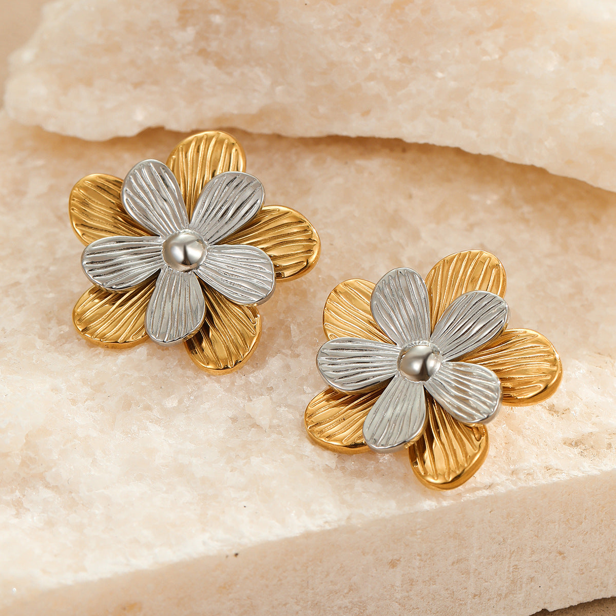 Fashionable Floral-Shaped Stainless Steel Stud Earrings with Plated Finish for Women