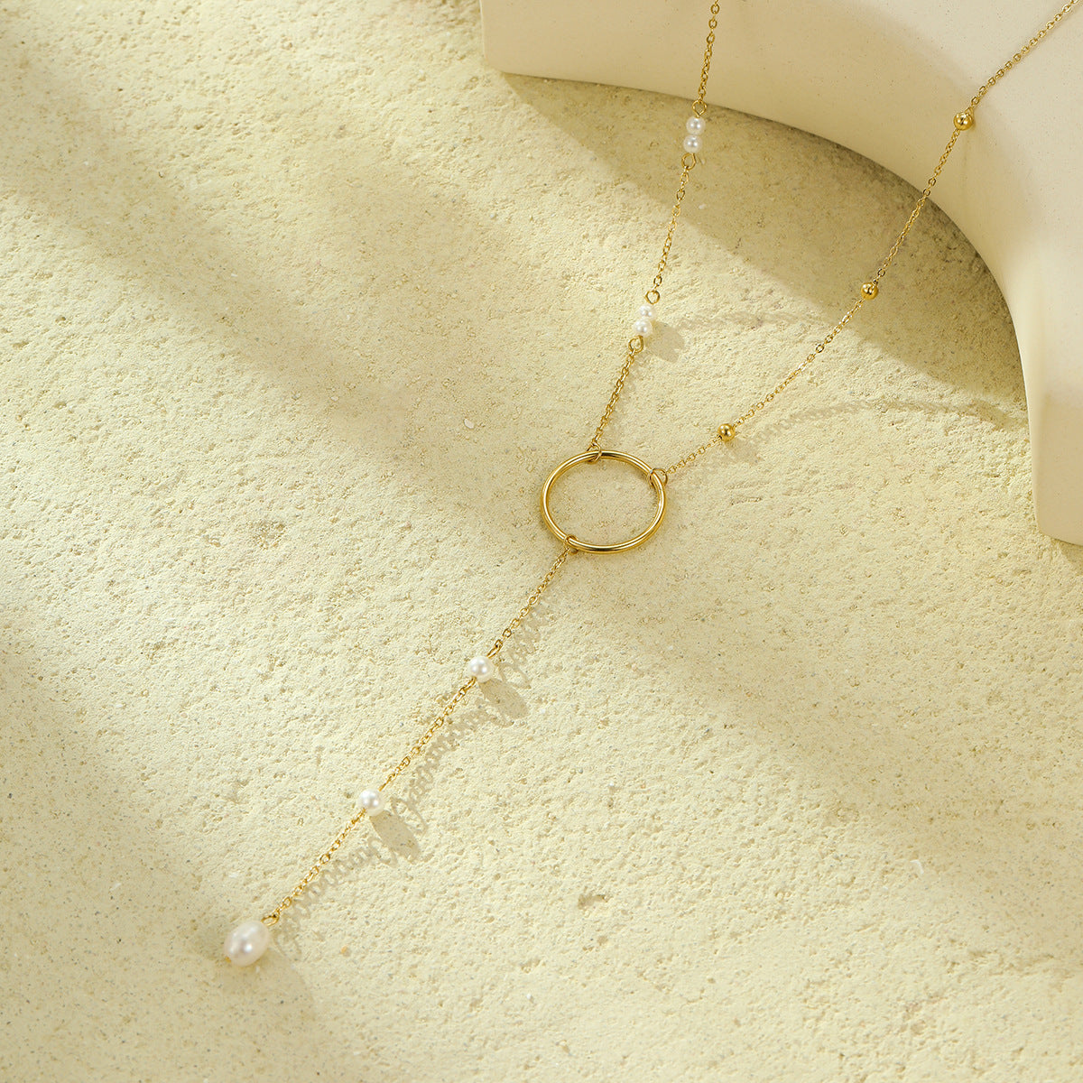Elegante collar con colgante de perlas cultivadas de agua dulce y borlas largas de acero inoxidable con cadena ajustable para mujer