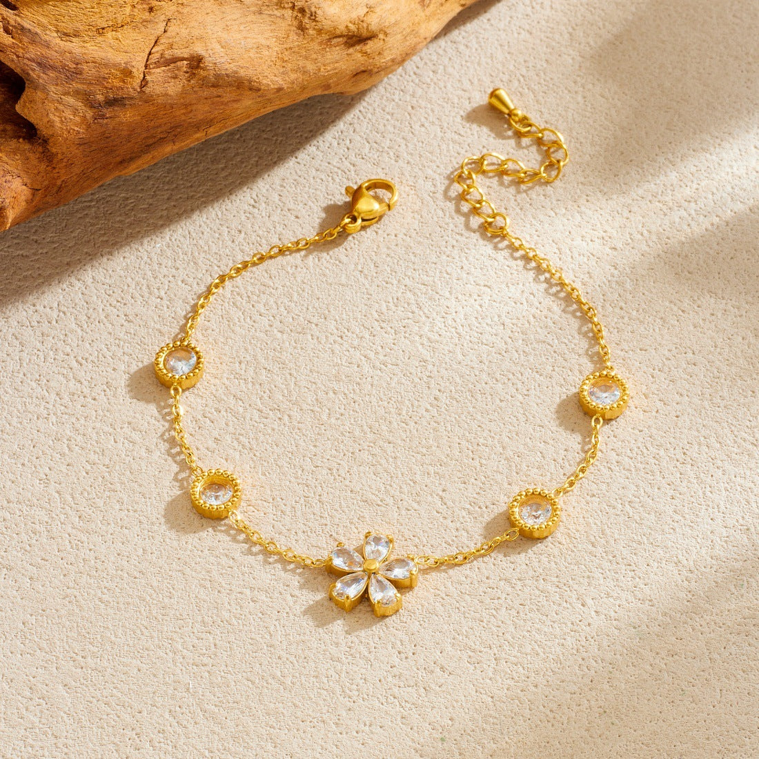 Minimalist Sweet Geometric Floral Rhinestone Inlay Gold Plated Stainless Steel Bracelet for Women