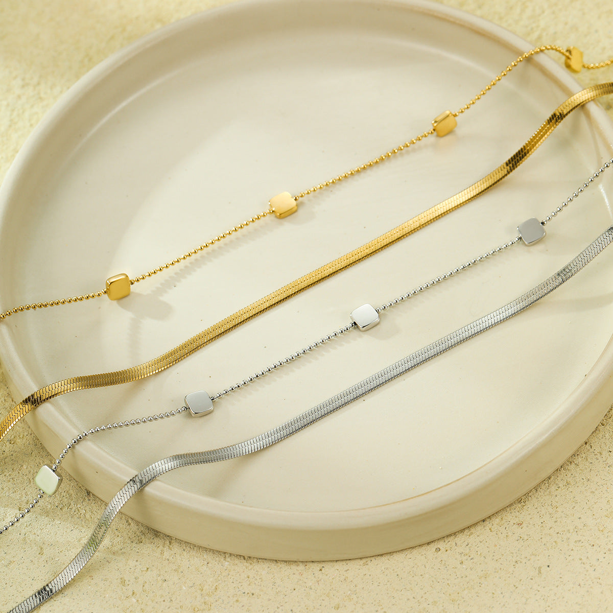 Collana da donna a doppio strato in acciaio inossidabile geometrica minimalista con ciondolo quadrato e finitura placcata