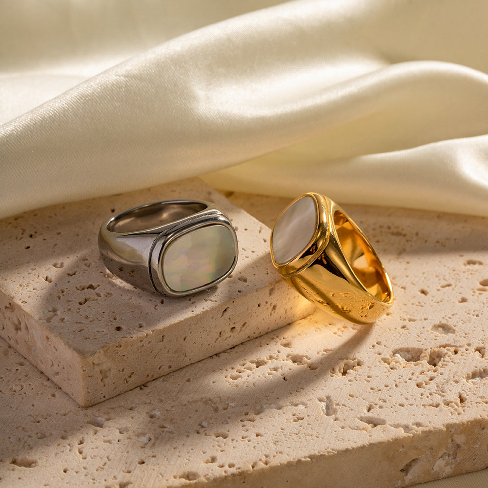 Anello da Matrimonio Rettangolare Minimalista Bianco in Acciaio Inossidabile con Placcatura Sottovuoto in Oro 18K da Donna