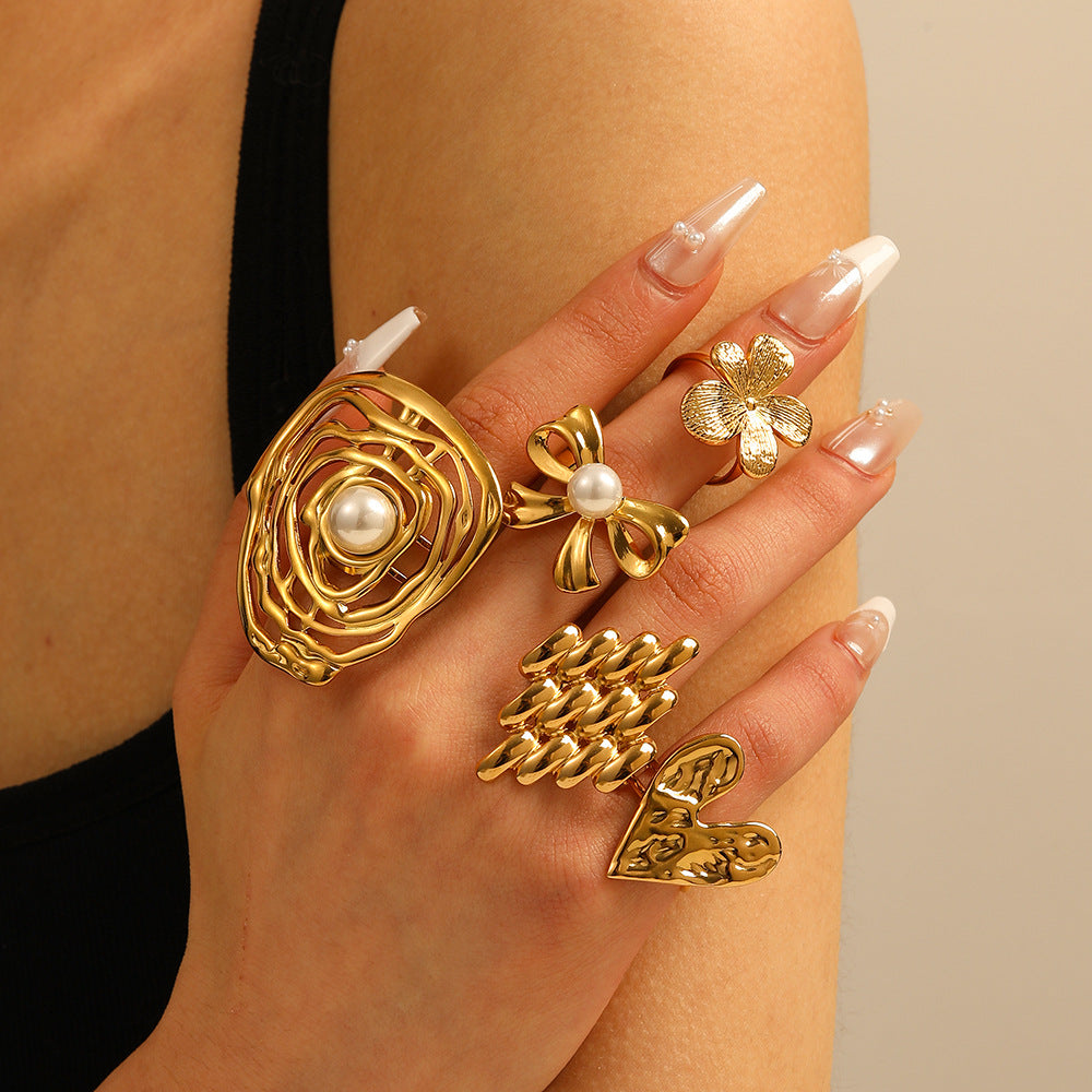 Anello Minimalista Cuore Fiore Farfalla in Acciaio Inossidabile con Intarsio di Perla e Placcatura Sottovuoto in Oro 18K