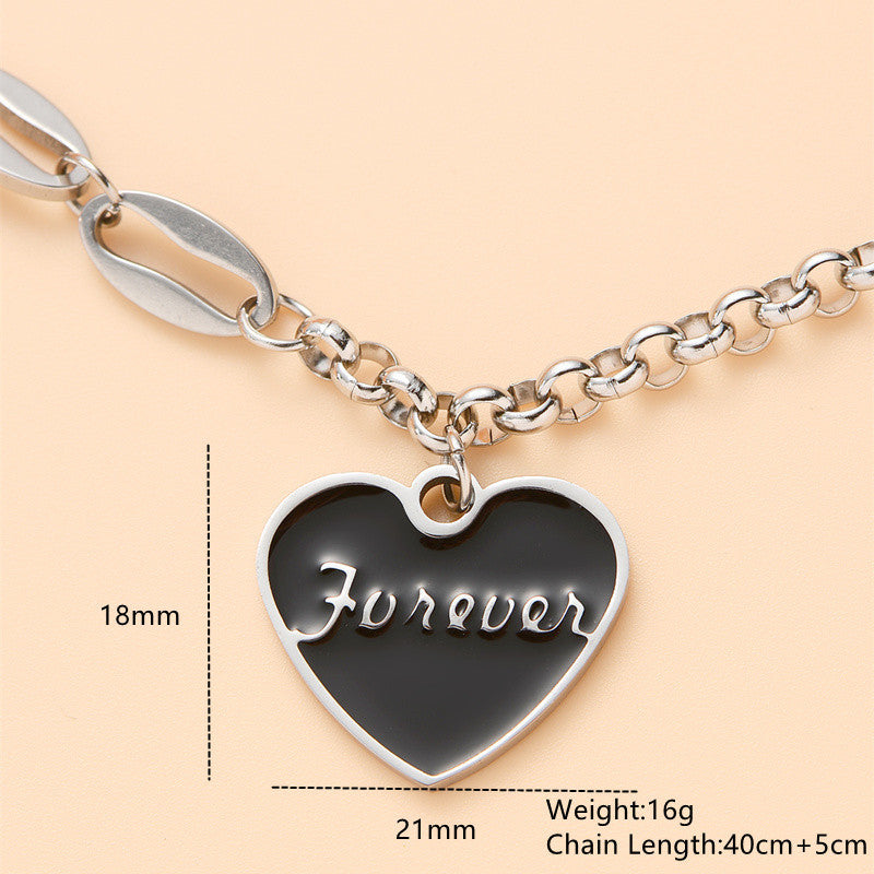 Collana con ciondolo a forma di cuore e lettera in stile naturale, in acciaio inossidabile con acciaio al titanio placcato nero
