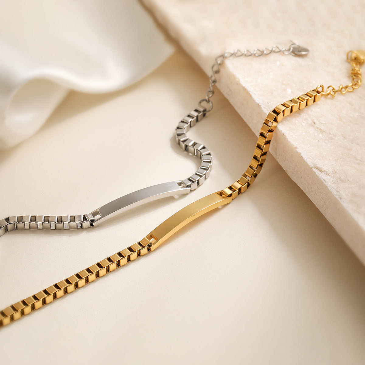 Braccialetto geometrico minimalista da donna in acciaio inossidabile con placcatura in oro 18 carati stile punk
