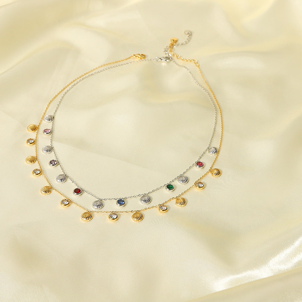 Collana da donna in acciaio inossidabile geometrica stile INS con ciondolo a conchiglia placcato oro 18 carati e intarsio in zircone