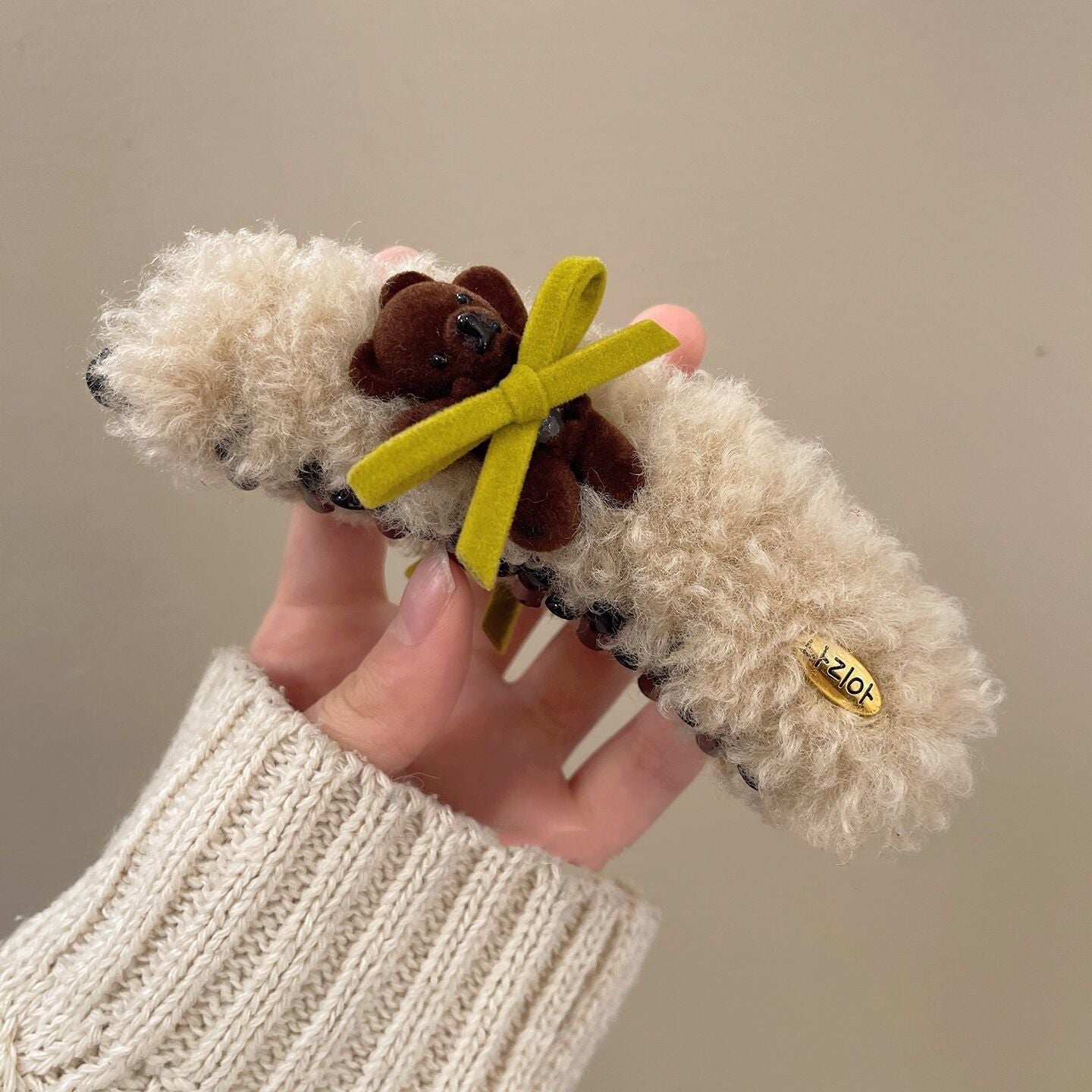 Luxury Retro Acrylic Bear Hair Clip for Women with Twisted Design, Handmade Hair Accessory for Updos and Fall Winter Styling