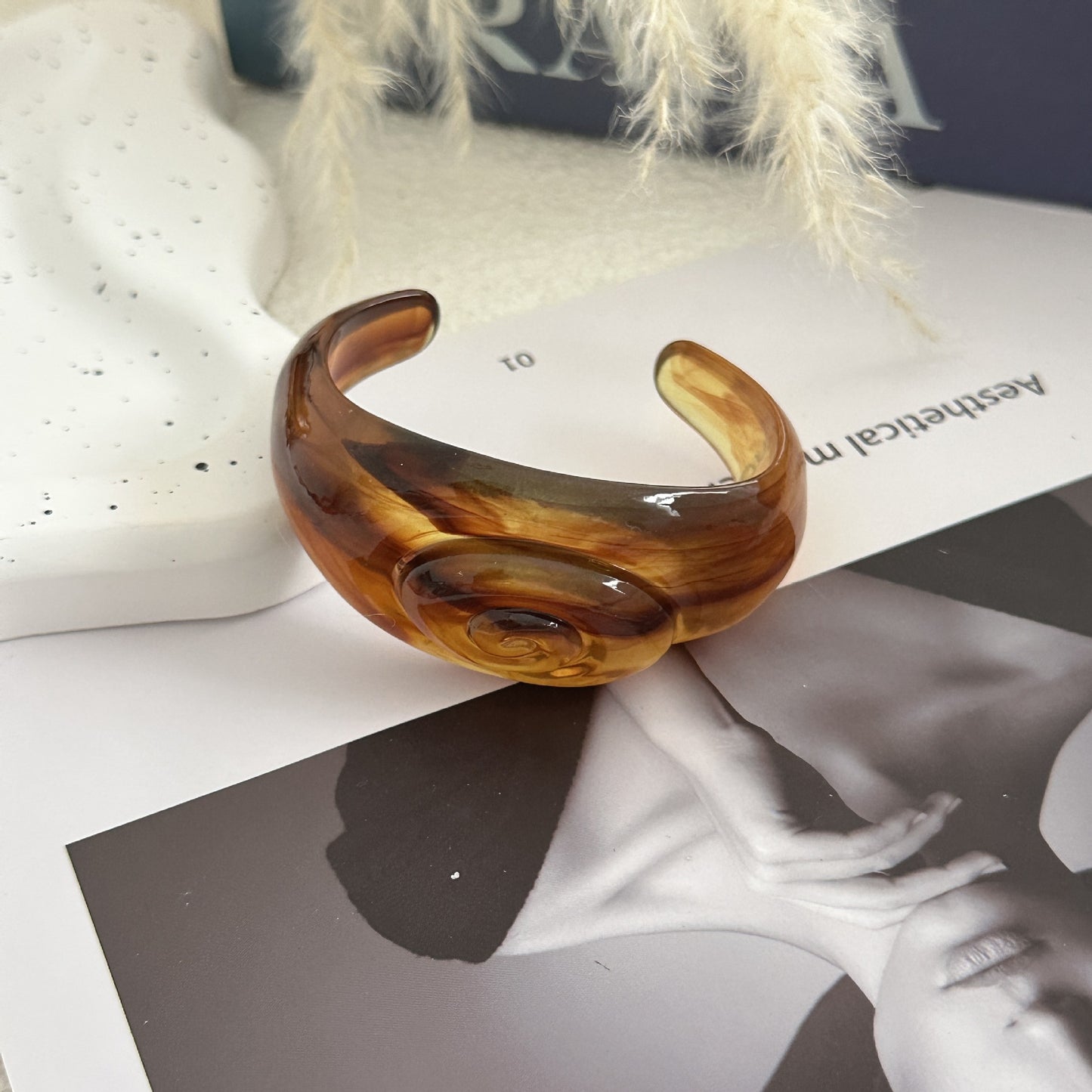 Luxury Round Gradient Acrylic Drip Oil Cuff Bracelet for Women