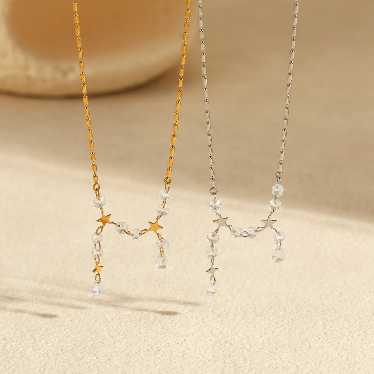 Elegante Collar de Borla de Acero Inoxidable con Baño de Oro de 18K e Incrustaciones de Circones para Mujer