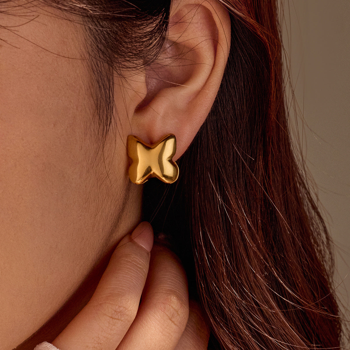 Pendientes de tuerca de acero inoxidable con forma de estrella de moda con acabado chapado para mujer
